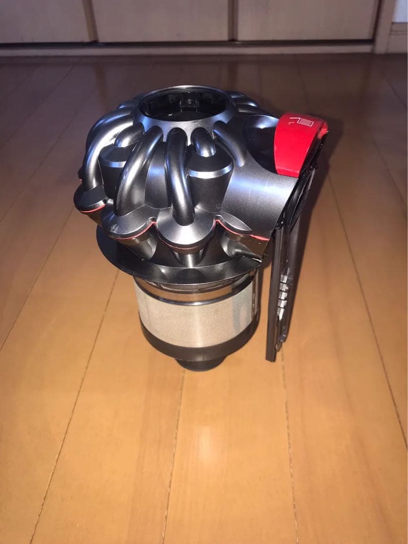 ダイソンV7 SV11コードレスクリーナー掃除機1