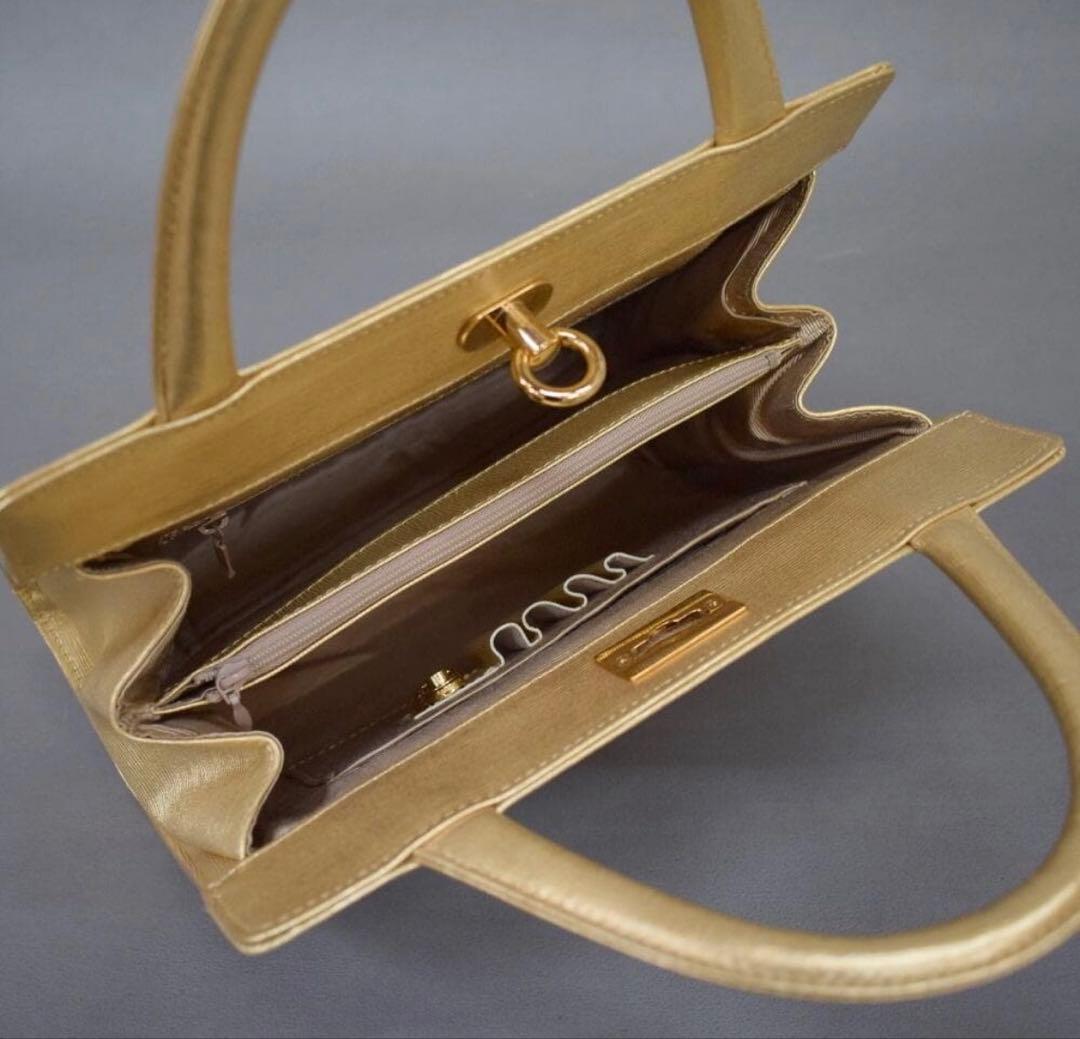 黒留袖4点　黒留袖・帯・長襦袢（衣紋抜付）バッグ草履　何かプレゼント付き！