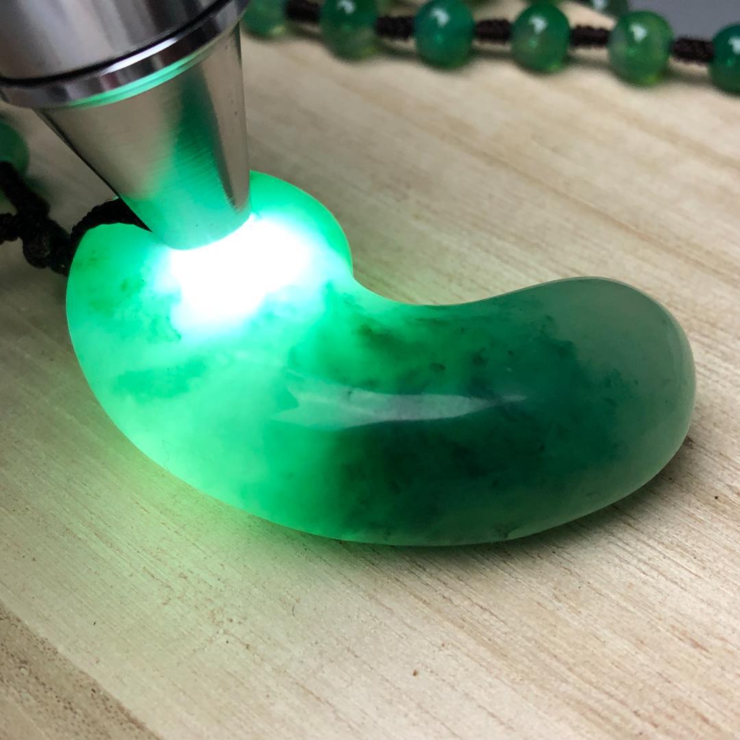 勾玉　ペンダント　硬玉 お守り　共箱