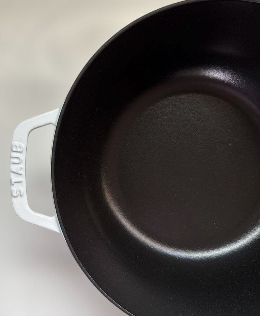 新品☆ストウブ スノークリスタル ココット 24cm クリスマス ホワイト