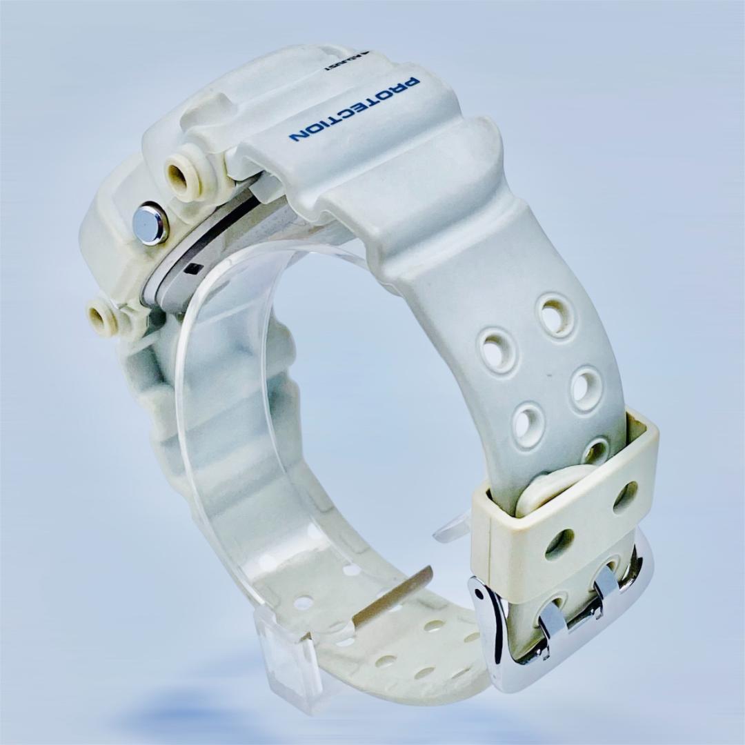 G-SHOCK　DW-8200LG　FROGMAN　メン　イン　ホワイトグレー