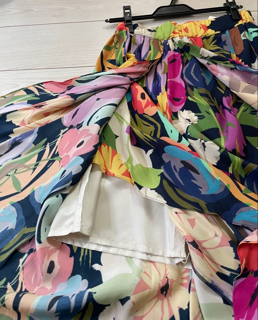 グレースコンチネンタル　フラワープリント ラップパンツ