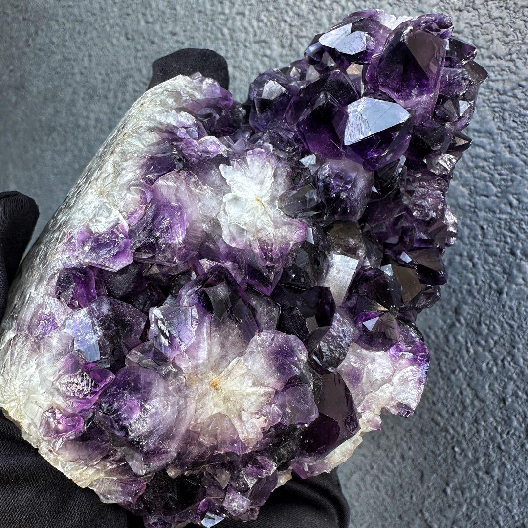 濃紫の煌めきウルグアイ産☆キラキラ☆アメジストクラスターパワーストーンA1298