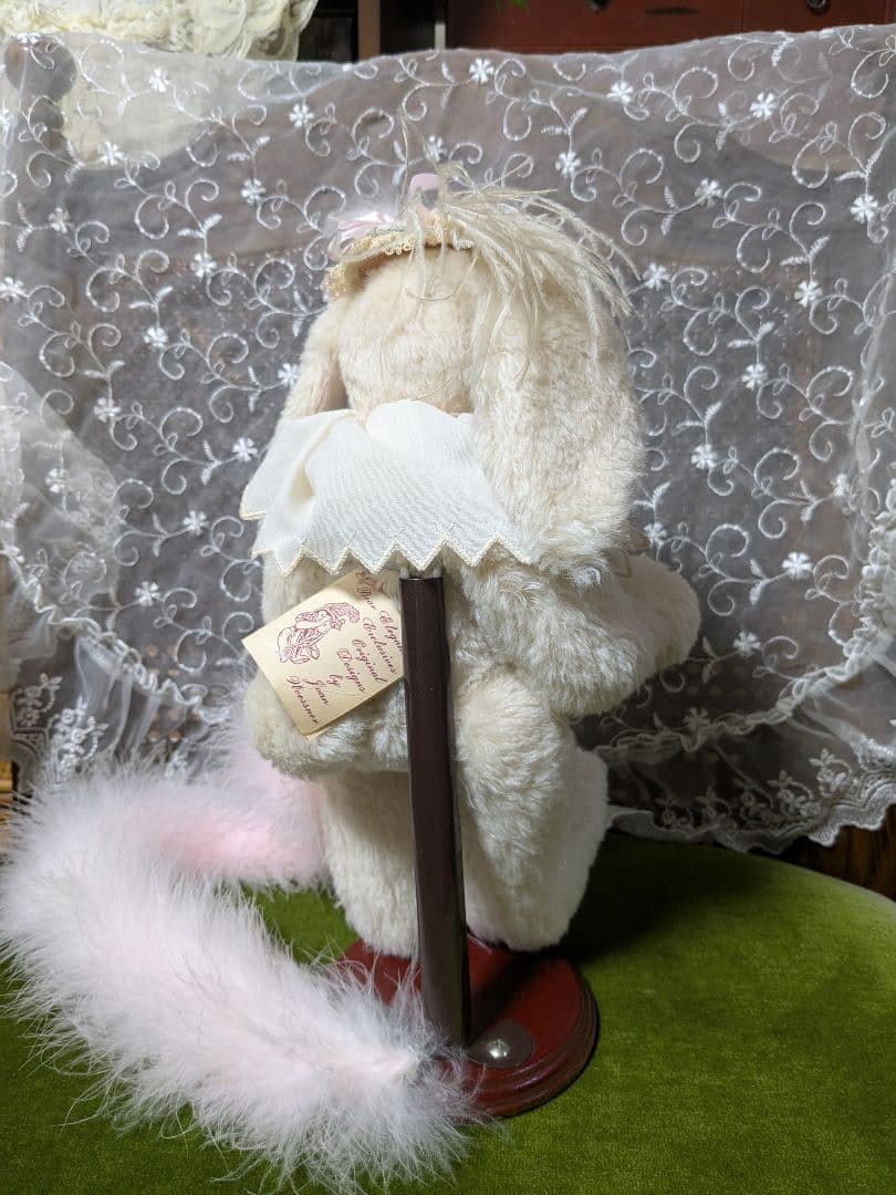 海外アーティスト垂れ耳ラビット