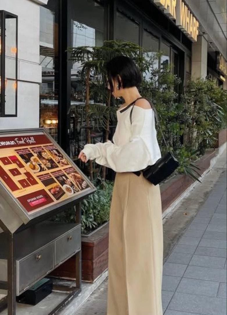 ETRÉ TOKYOデザインネックスウェットプルオーバー 新品未使用品