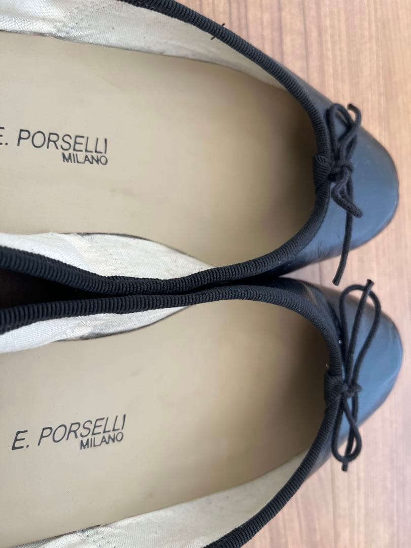 E. Porselli ブラック フラットシューズ