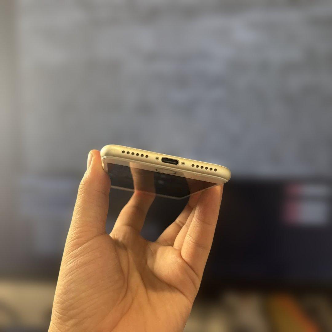 Apple iPhone SE3（特別仕様 ）ホワイト TypeC