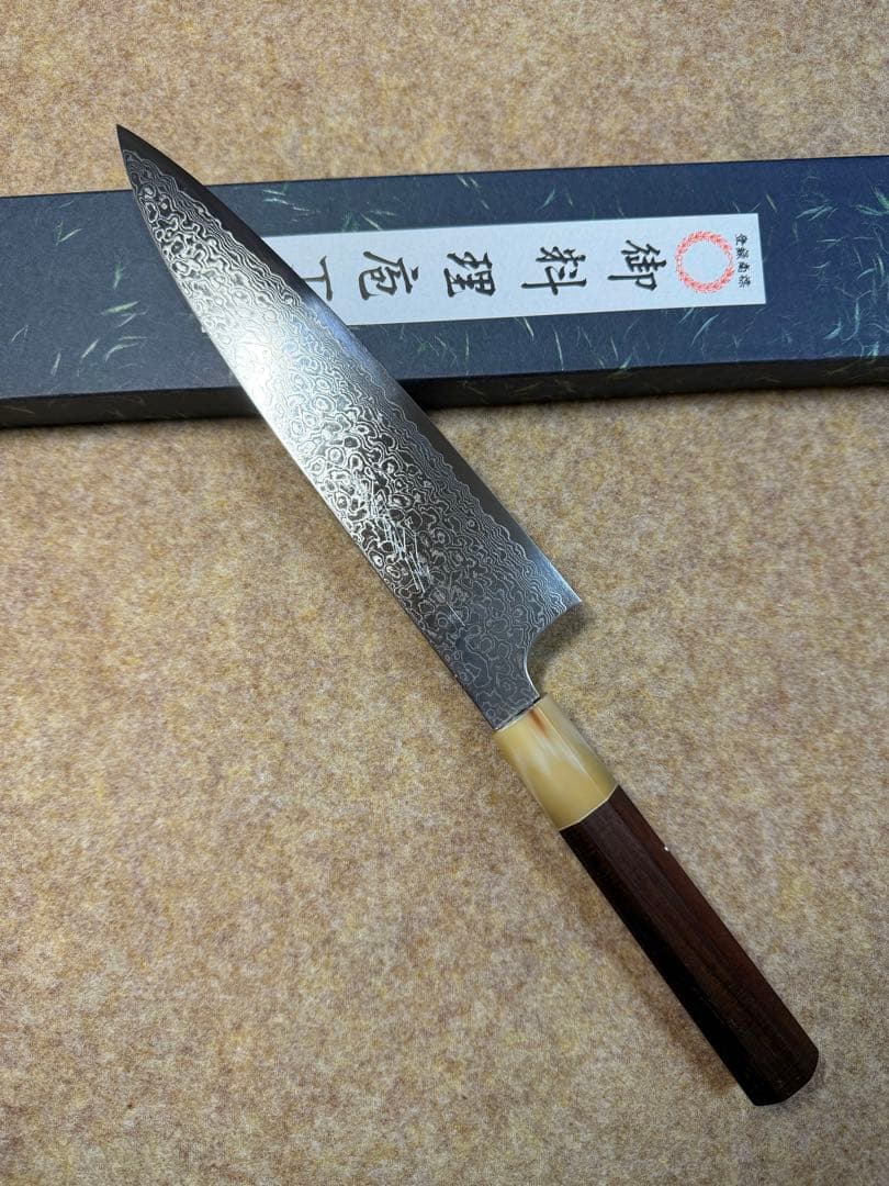 義弘作　和牛刀　包丁　ZA18鋼69層ダマスカス　7寸　山脇刃物　紫檀水牛八角柄