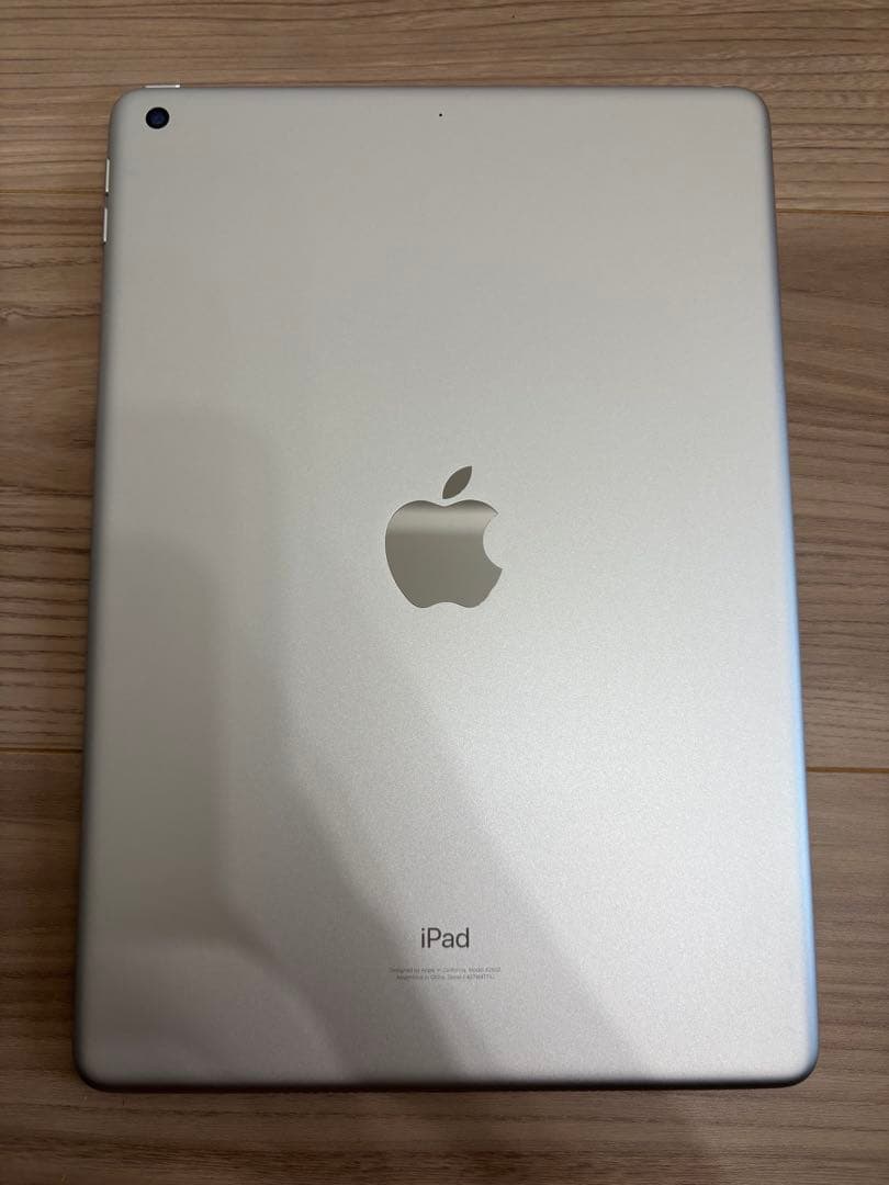 Apple iPad シルバー 第9世代 64GB アダプター、充電ケーブル付き