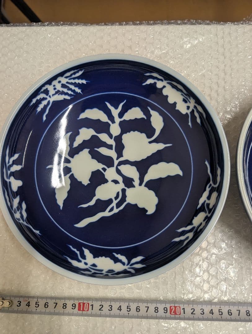 深川製磁　草花折枝白抜紋　盛鉢　×2枚