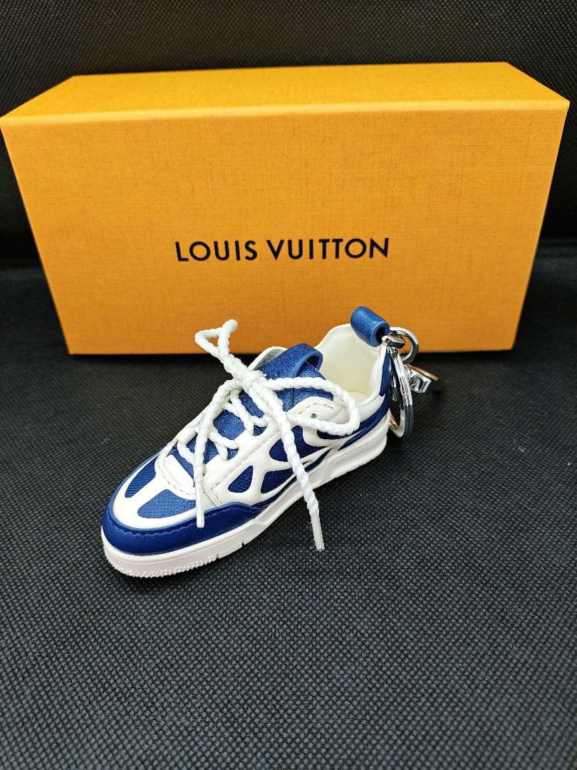【新品未使用】LOUIS VUITTON スニーカー型キーホルダー ルイヴィトン