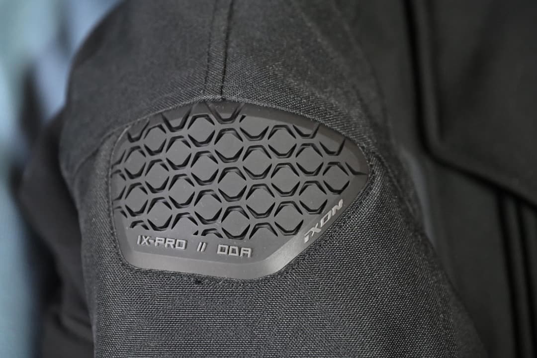 ＩＸＯＮ　イクソン　ＣＥＬＬ　Ａ　アジアＸＬサイズ