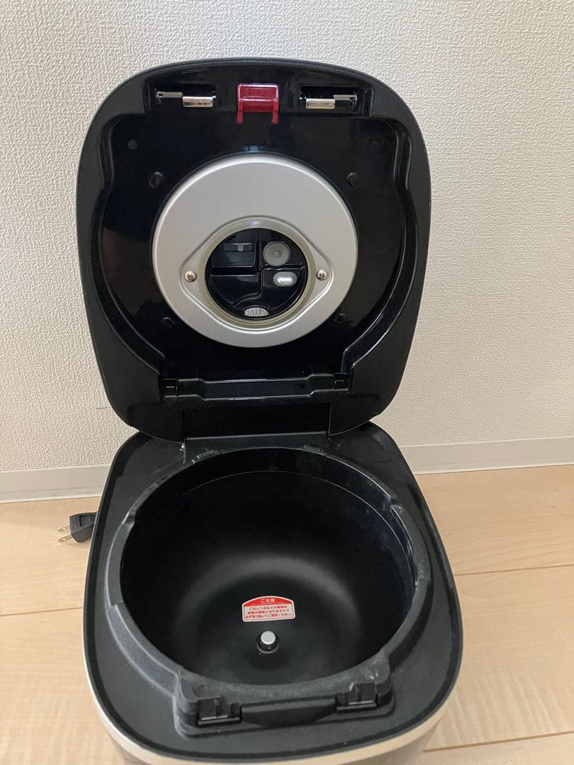 23年製 タイガー JRI-H100K 圧力IH炊飯器 5.5合炊き