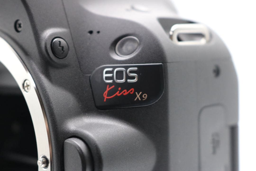 ボディ新品級　【Canon EOS Kiss X9 ダブルレンズセット】