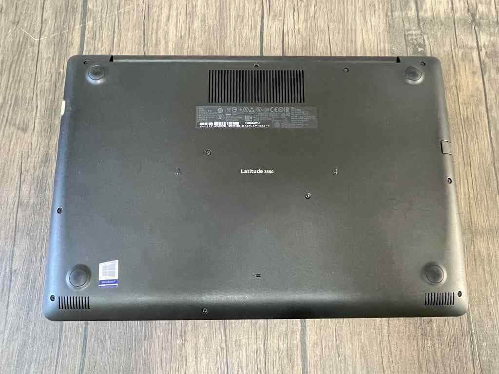 DELL Latitude 3590　ノートパソコン　15.6インチ