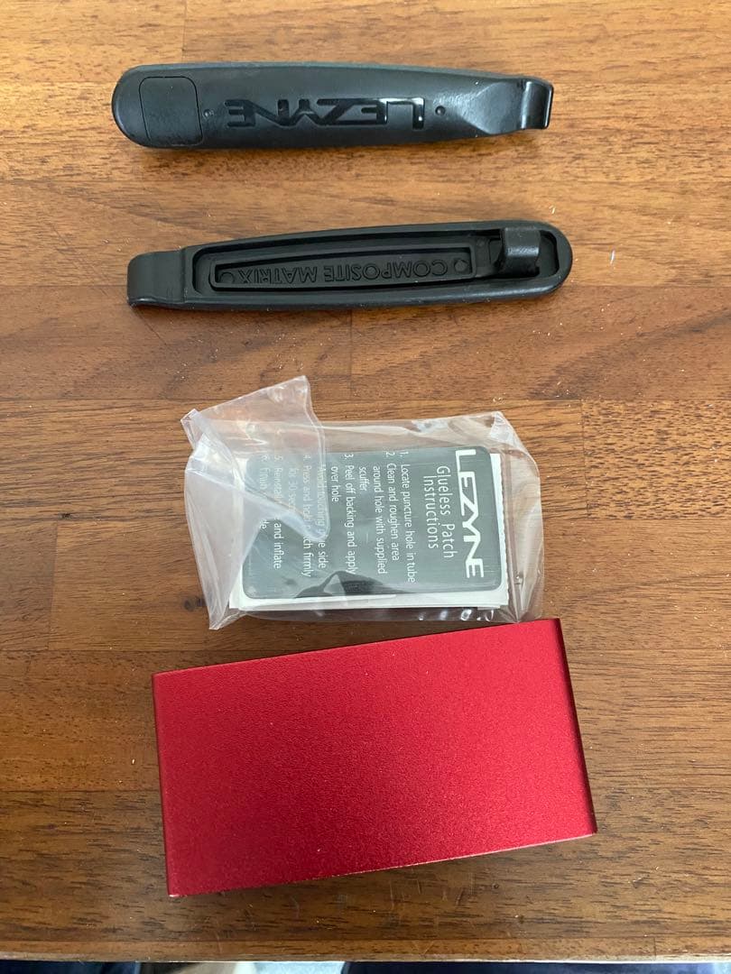 パンク修理用品セット（Elite ボトル/チューブ/CO2/充填/簡易工具）