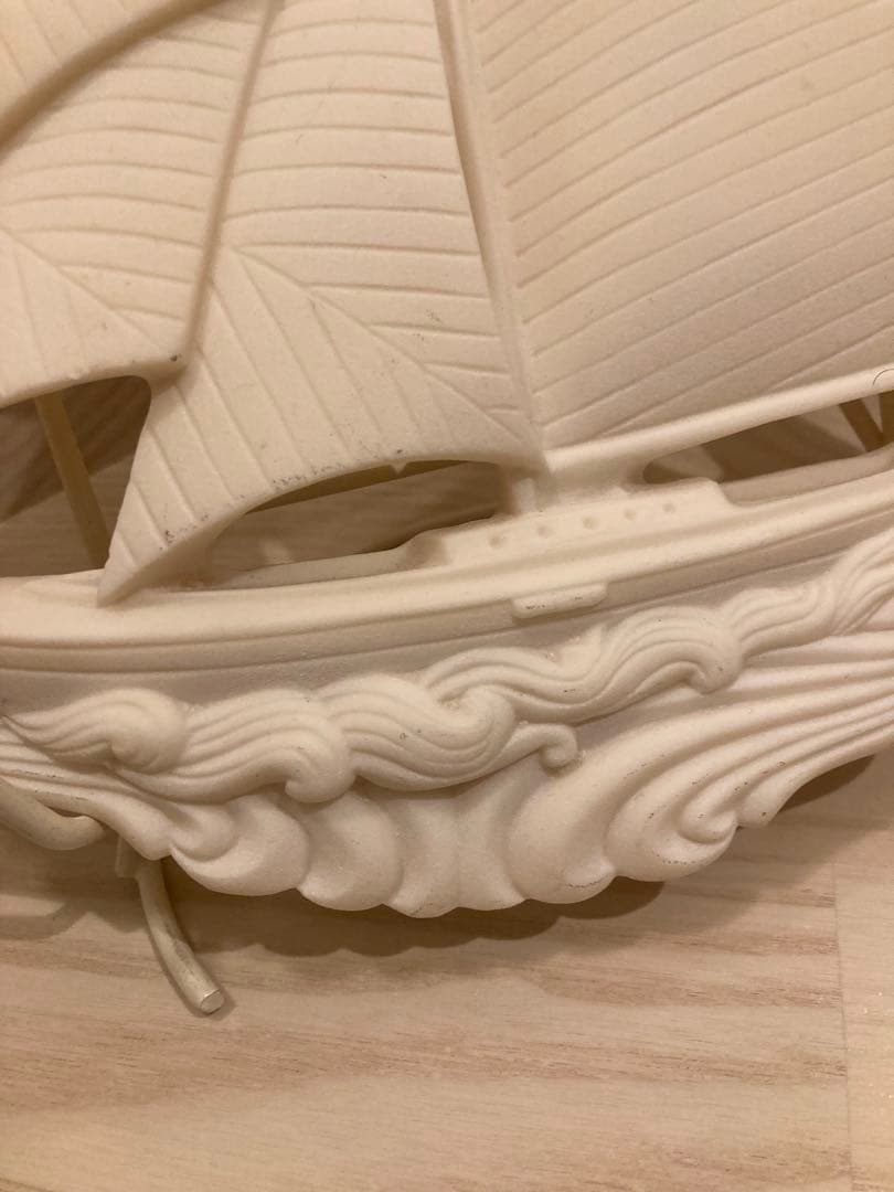 ホワイトクリームカラー　帆船デザイン装飾品