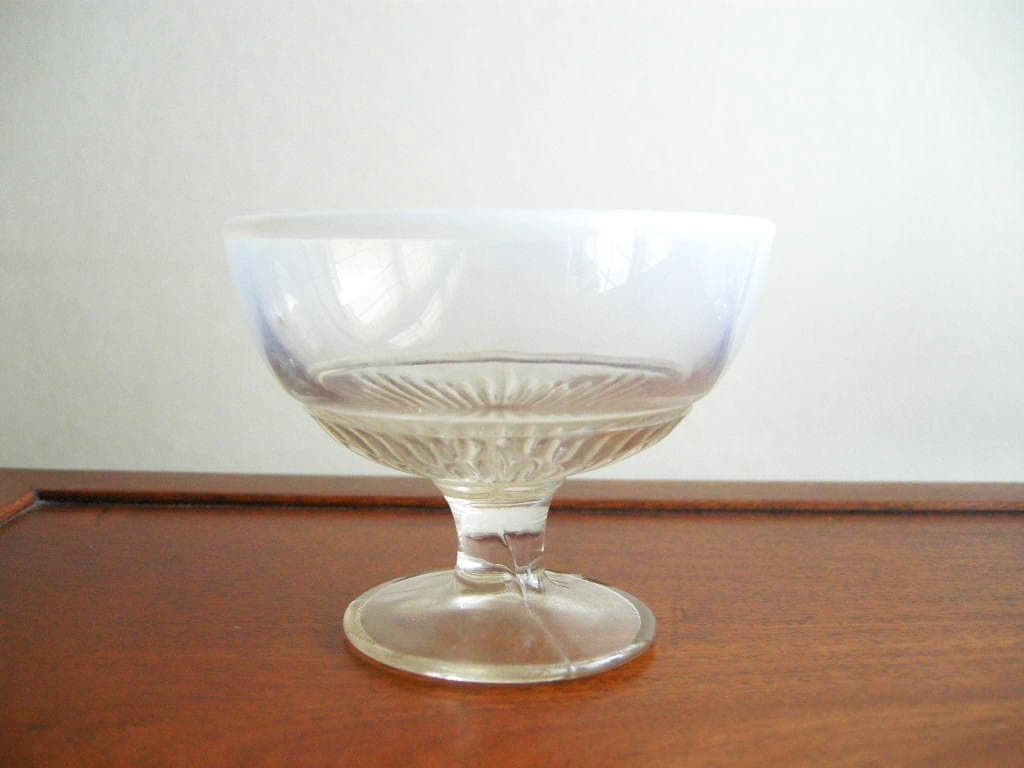 乳白色ガラス　コンポート　氷コップ　2ケセット　欠けあり