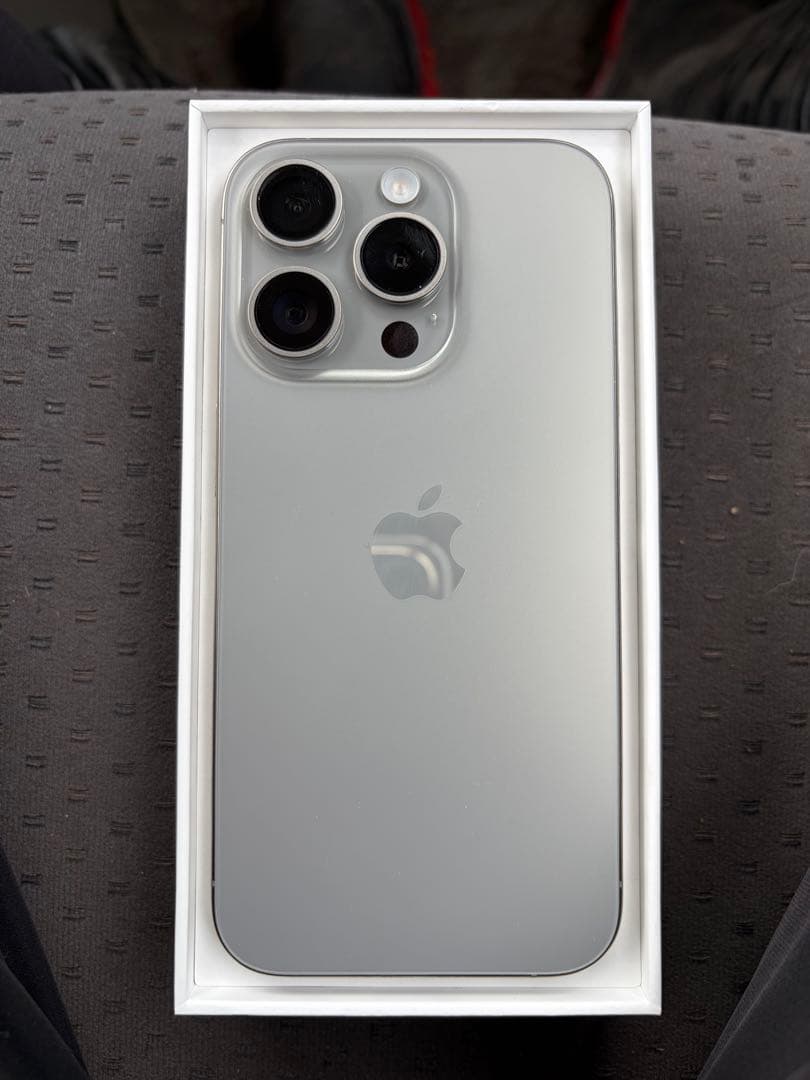 （SIMフリー）iPhone 15 Pro 256GB ナチュラルチタニウム