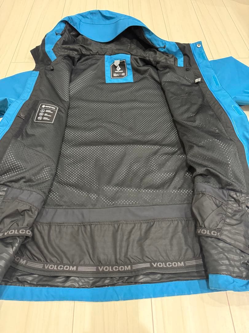 VOLCOMウェア上下セット　Ｌサイズ