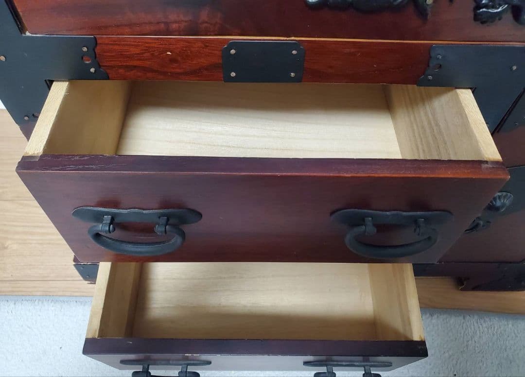 キャスター付き 箪笥 車箪笥 龍 雲龍金具 キャビネット レトロ