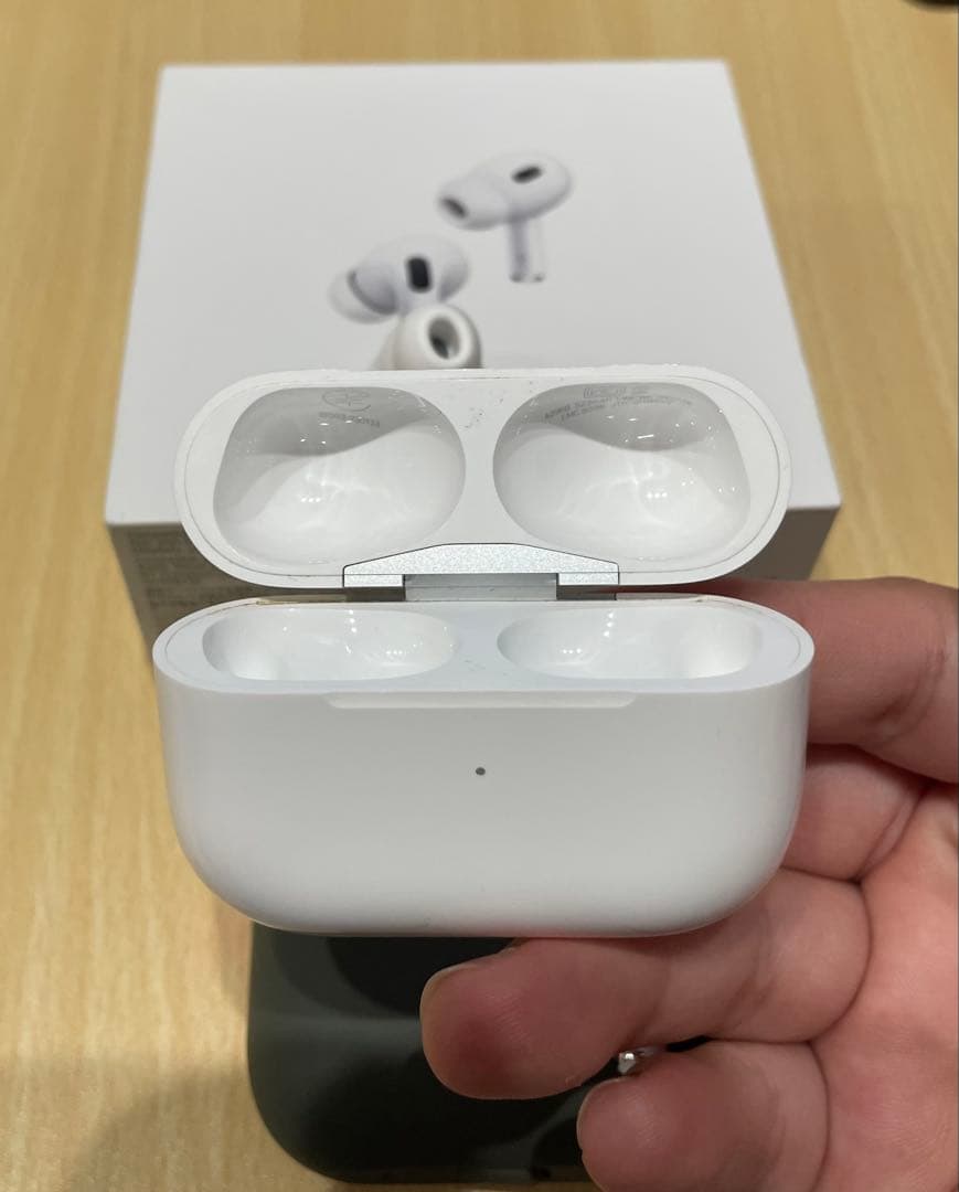 【美品】AirPods Pro 第2世代（MagSafe対応）本体・ケース付
