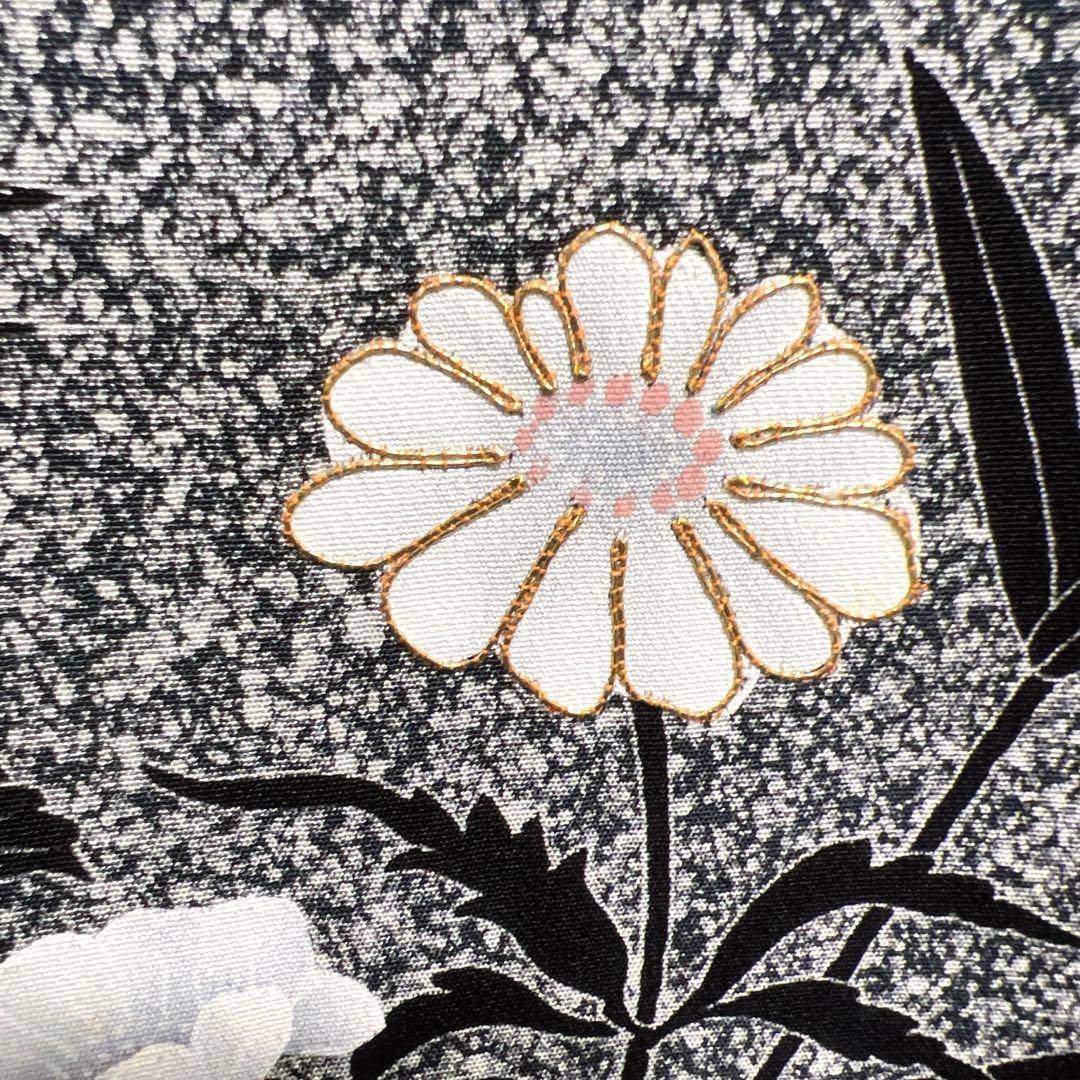 訪問着　金駒刺繍　たたき染　花模様　モノトーン地　着物　124a d