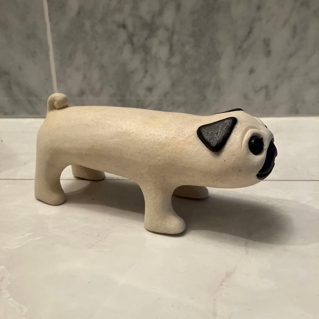 作家さんが手掛けた大きな立体的な瞳が可愛すぎる、ずっしりとした現代アートな陶器