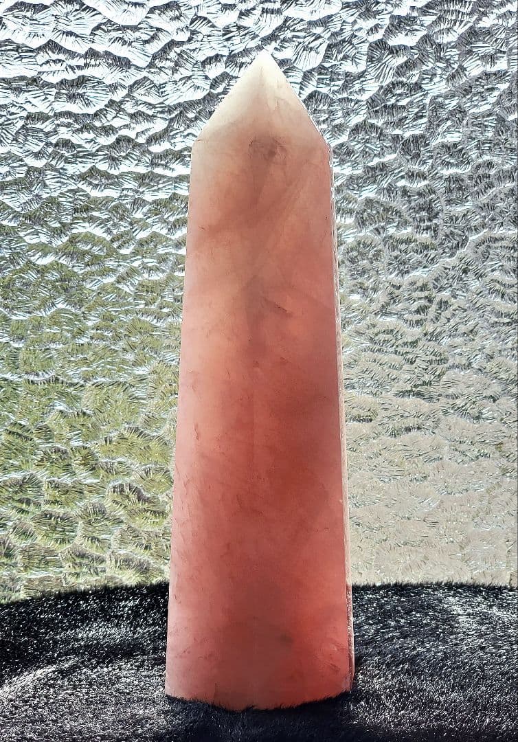 【東京書芸館】ブラジル産『巨大ローズクォーツ オベリスク』定価132,000円