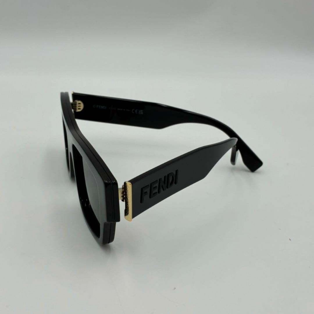 【美品現行品】FENDI サングラス 袋付き フェンディ メガネ アクセサリー