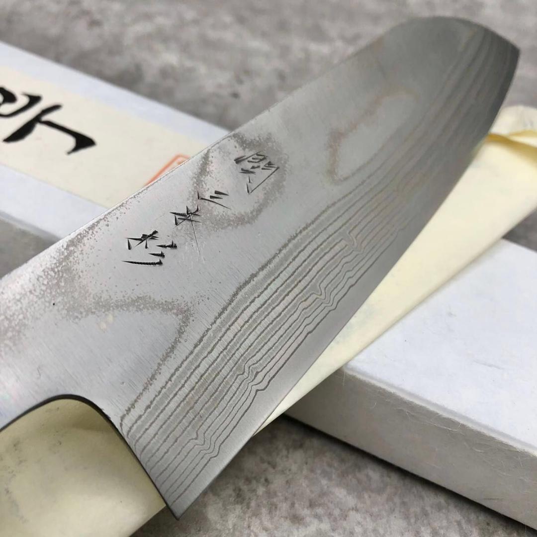未使用 高級 白2鋼 関三本杉 ダマスカス 墨流し 三徳包丁 170㎜ 水牛柄
