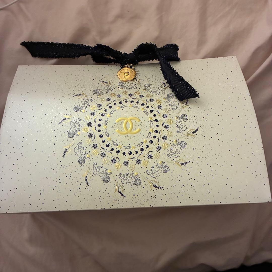 シャネル　リップアンドネイルケアセット　ホリデー　コフレ　2025 ポーチ付き