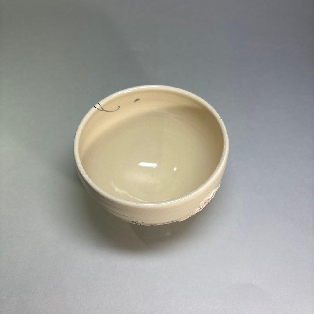 (未使用)今岡三四郎　浮彫花筏茶碗 (桐箱入)