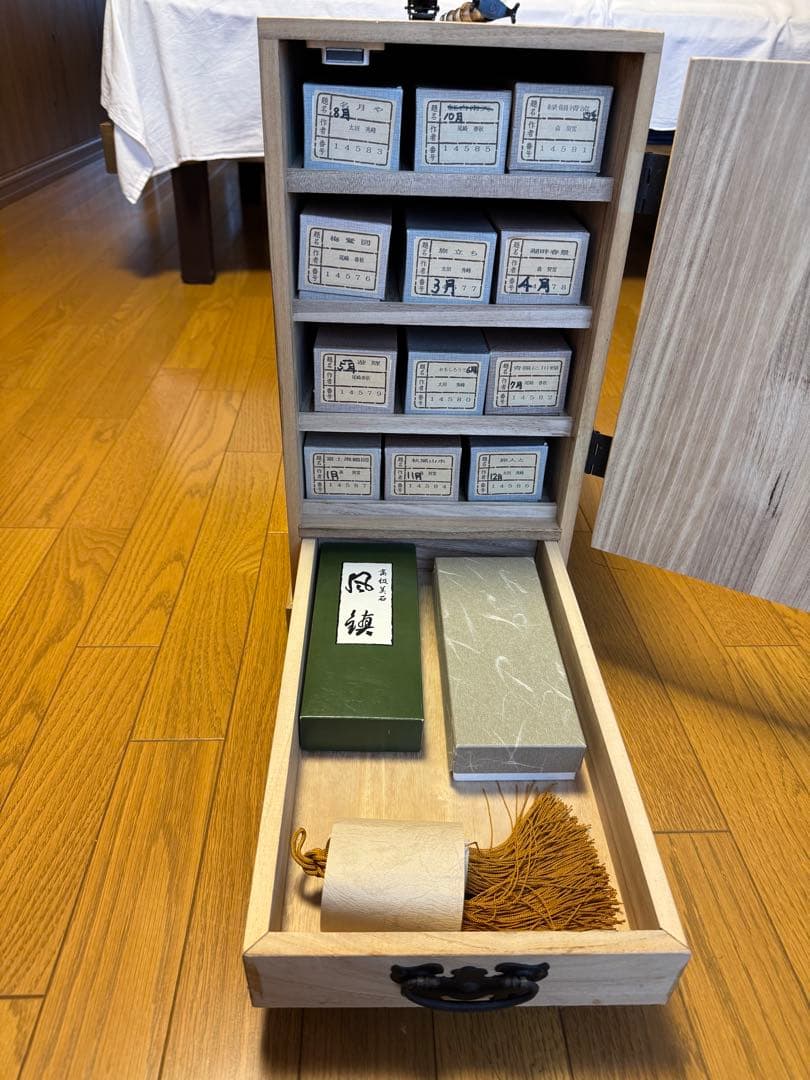 掛け軸タンス 掛け軸12種入り、他付属品