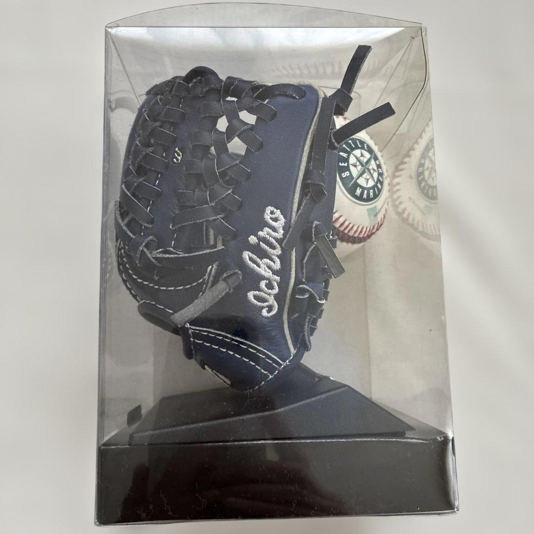 イチロー　ミニグローブ＆サインボール