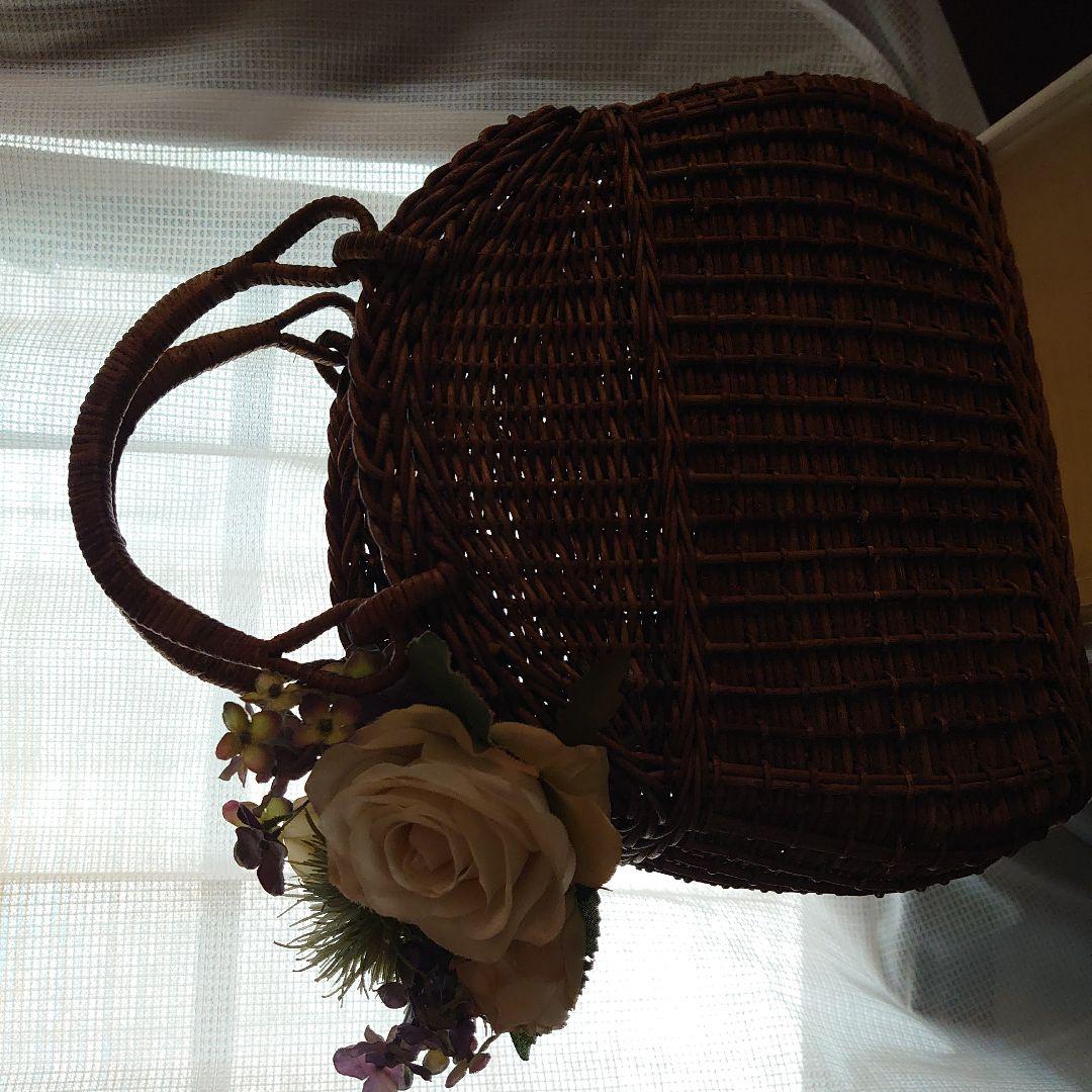 籐製ブラウンハンドバッグ