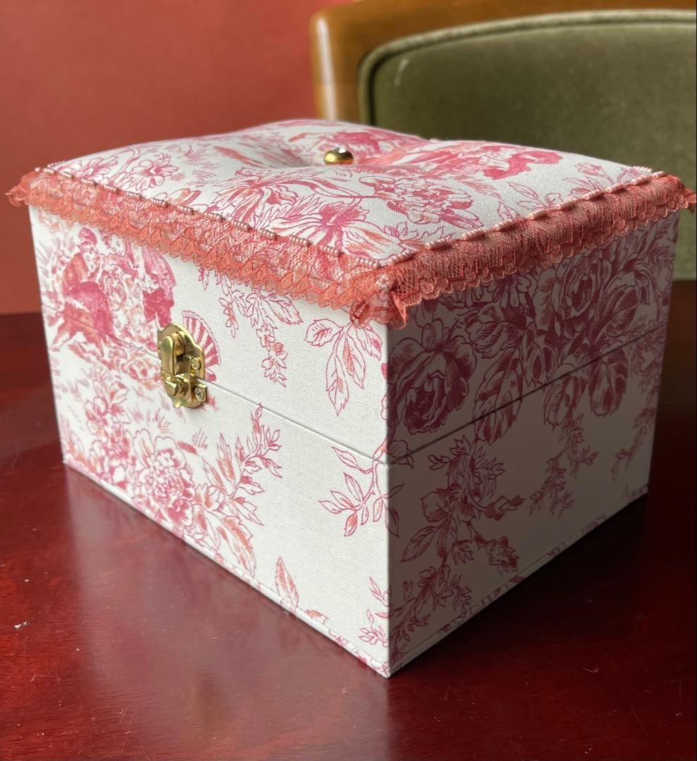 カルトナージュ裁縫箱(中) ピンクオレンジ色　遊んでいる子供達が可愛い‼️