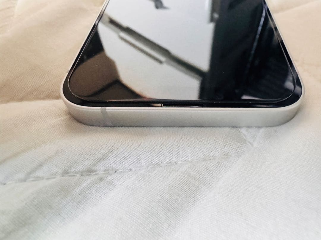 美品　iphone16e 白128gb バッテリー100%