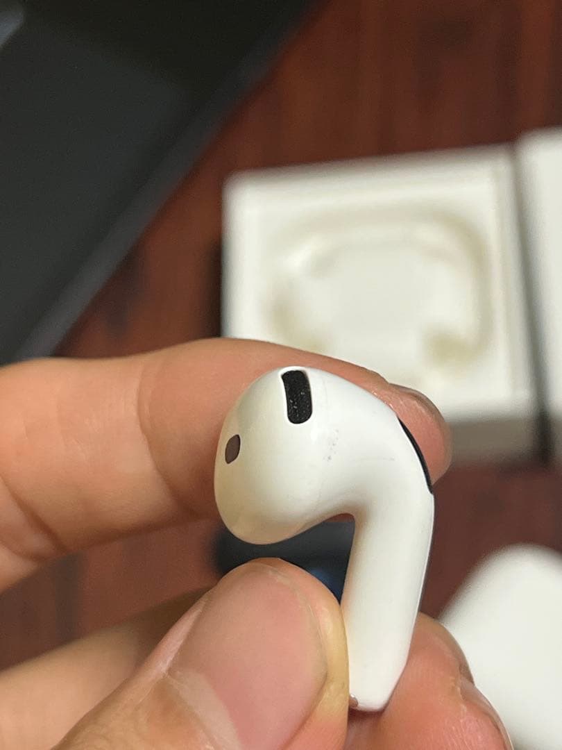 【らいとひかる 】Airpods 4 ANC無し。mxp63j/a