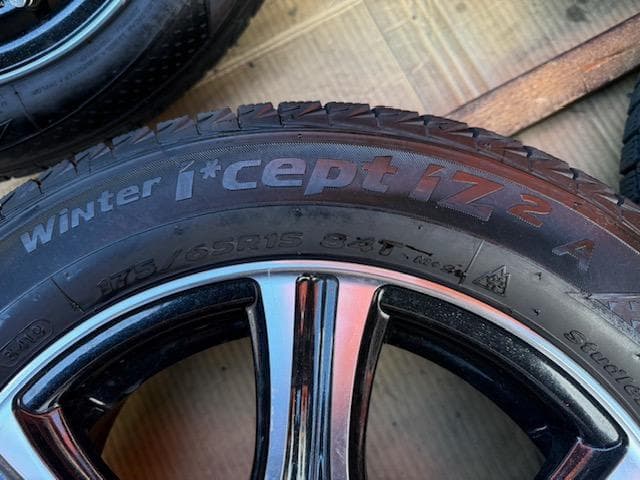 アクア ヴィッツ フィット スタッドレスセット 175/65R15 2019年製