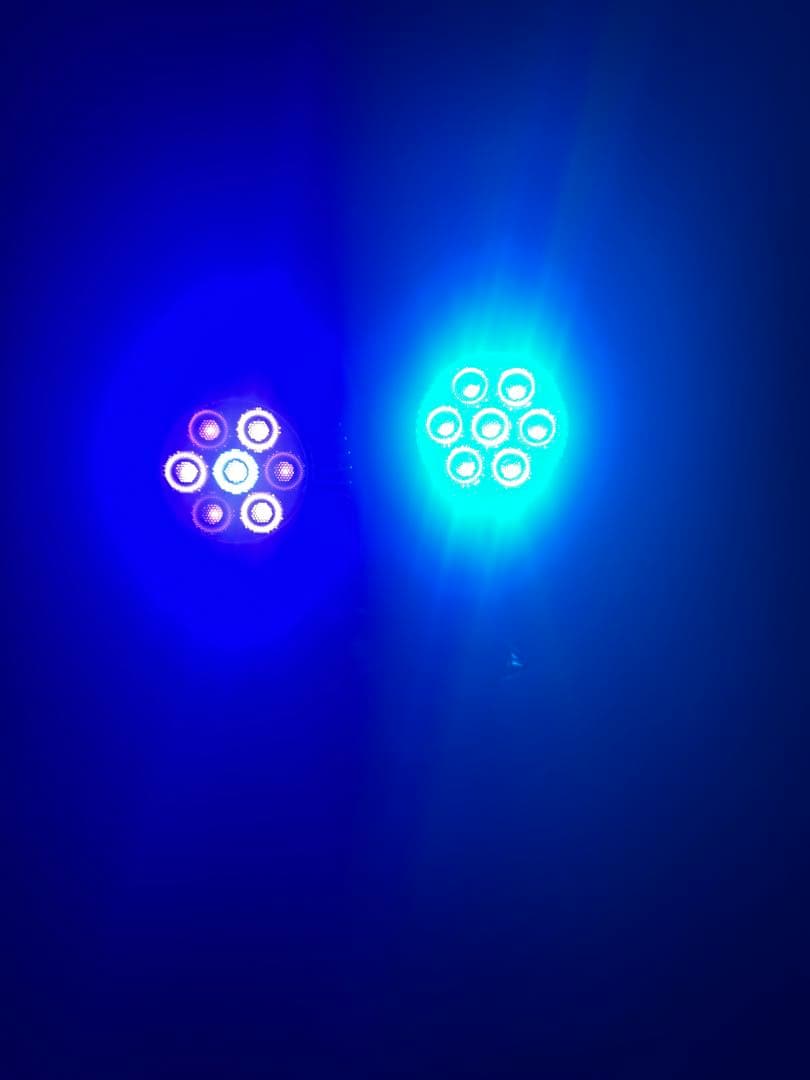 VitalWave 9W Cyan とViolet LEDライト E26