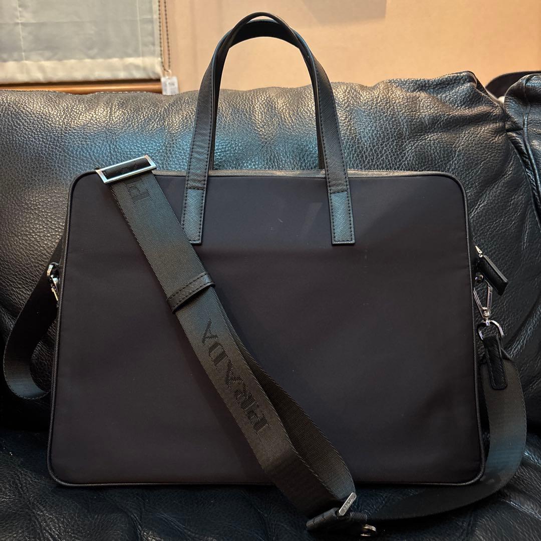 美品　PRADA ブラック ビジネスバッグ