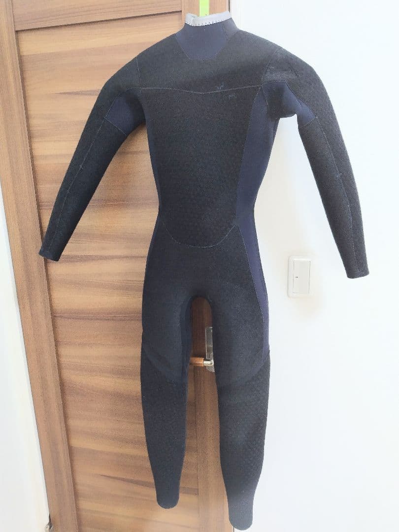 新品送料無料！Billabong レディースセミドライウェットスーツ