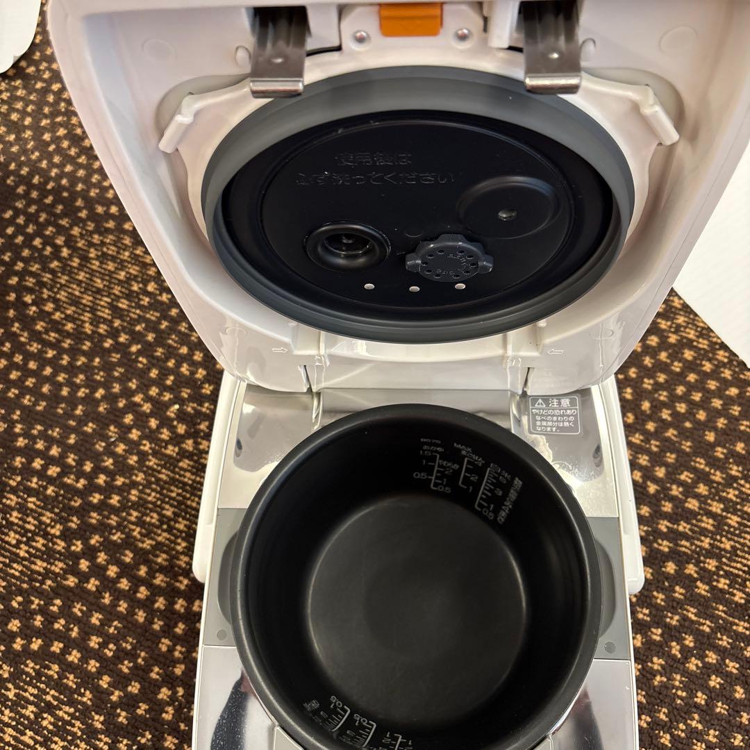 象印　炎舞炊き　炊飯器　2021年製　NW-LB10 絹白2022年1月下旬購入