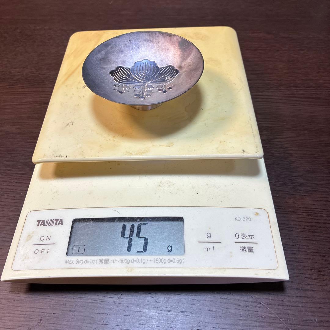 銀製の小皿 葉と花の模様 木箱付き