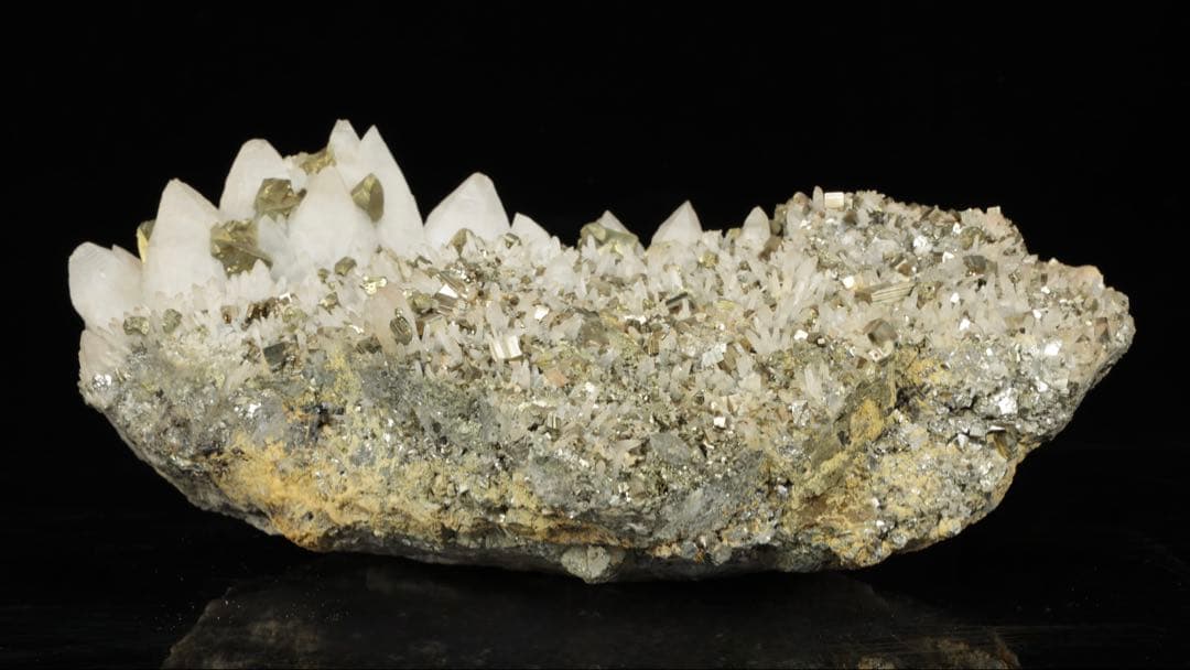 青森県尾太鉱山産 水晶 黄鉄鉱 7.9kg 天然石 原石 国産鉱物標本 鑑賞石