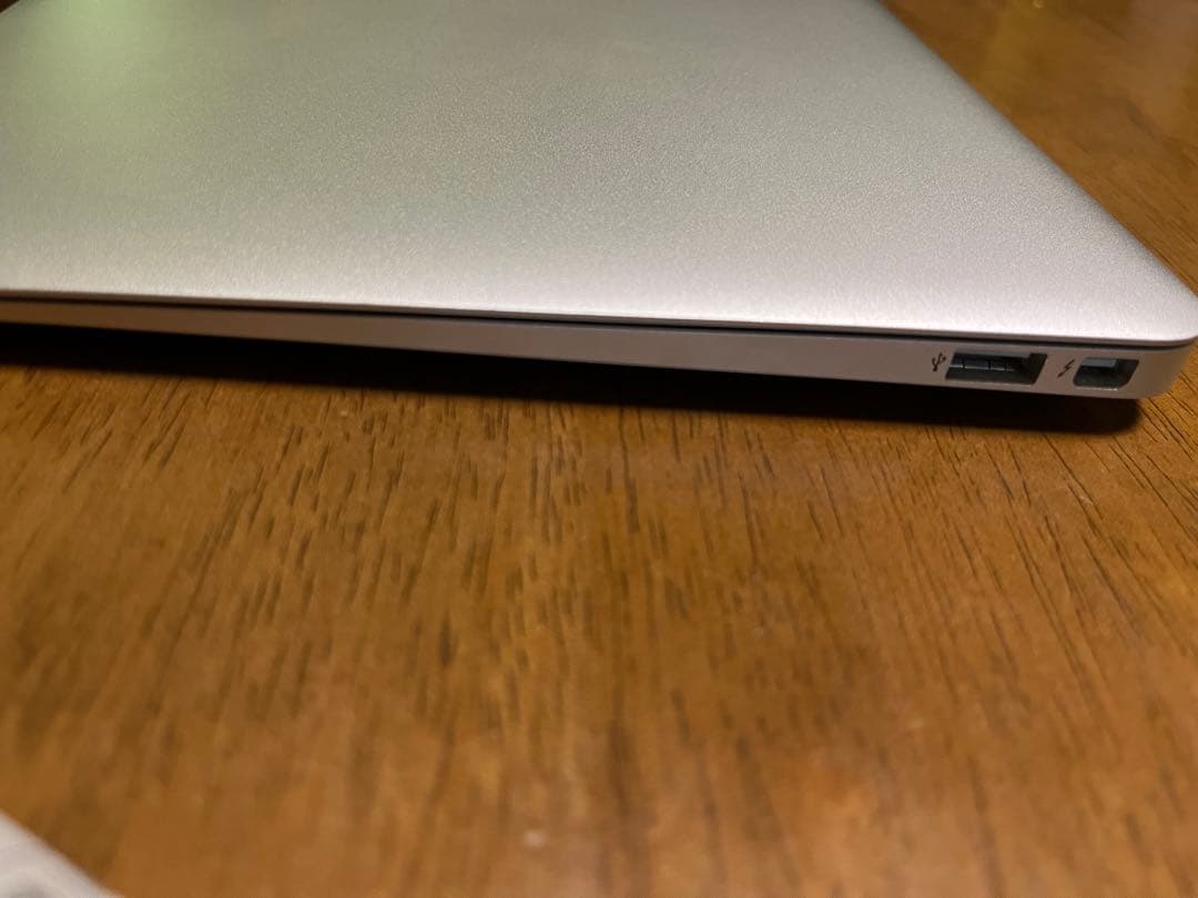 Apple MacBook Air 11インチ　オマケ　箱付き　A1465