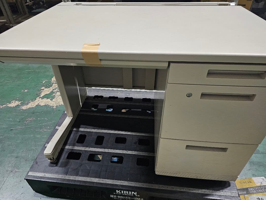 KOKUYO　ホワイトオフィスデスク 引き出し付き