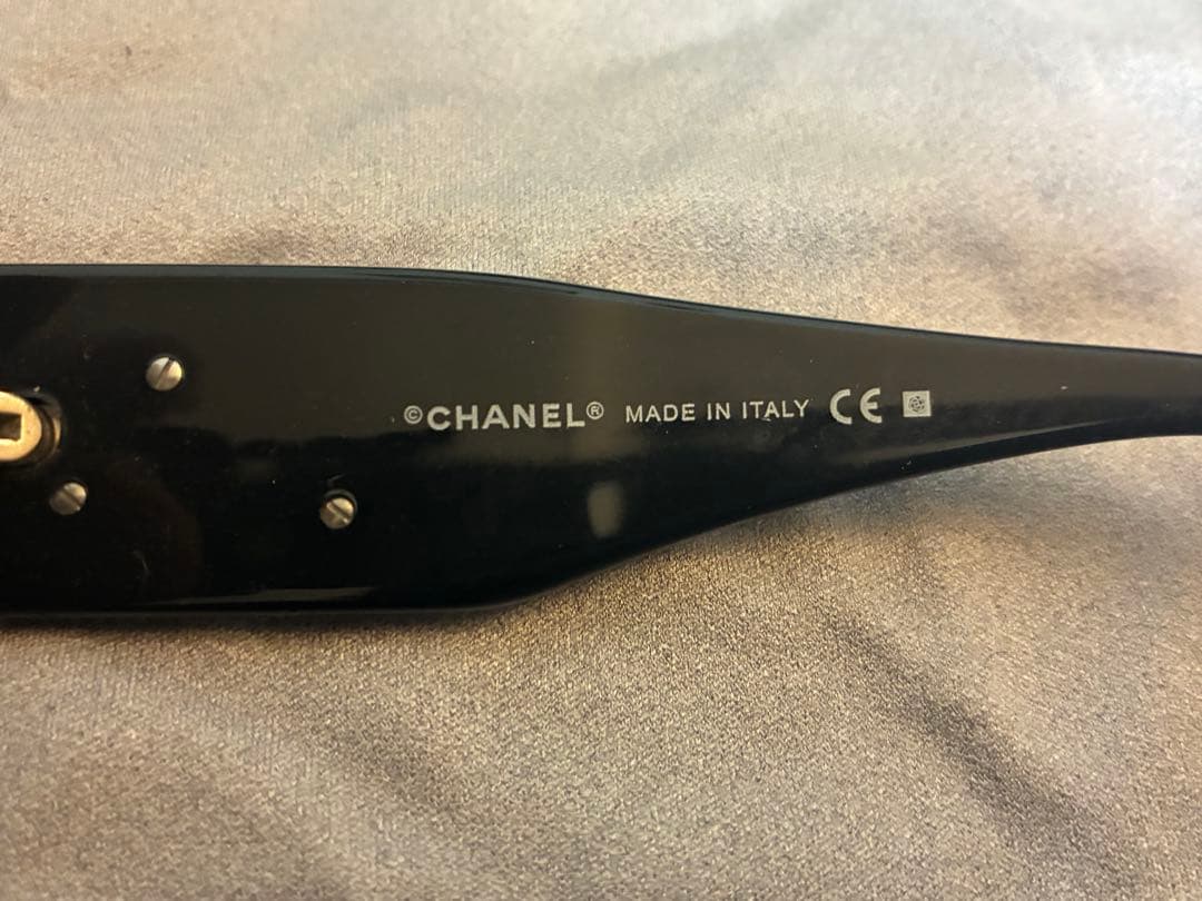 CHANEL ブラック フラワーサングラス