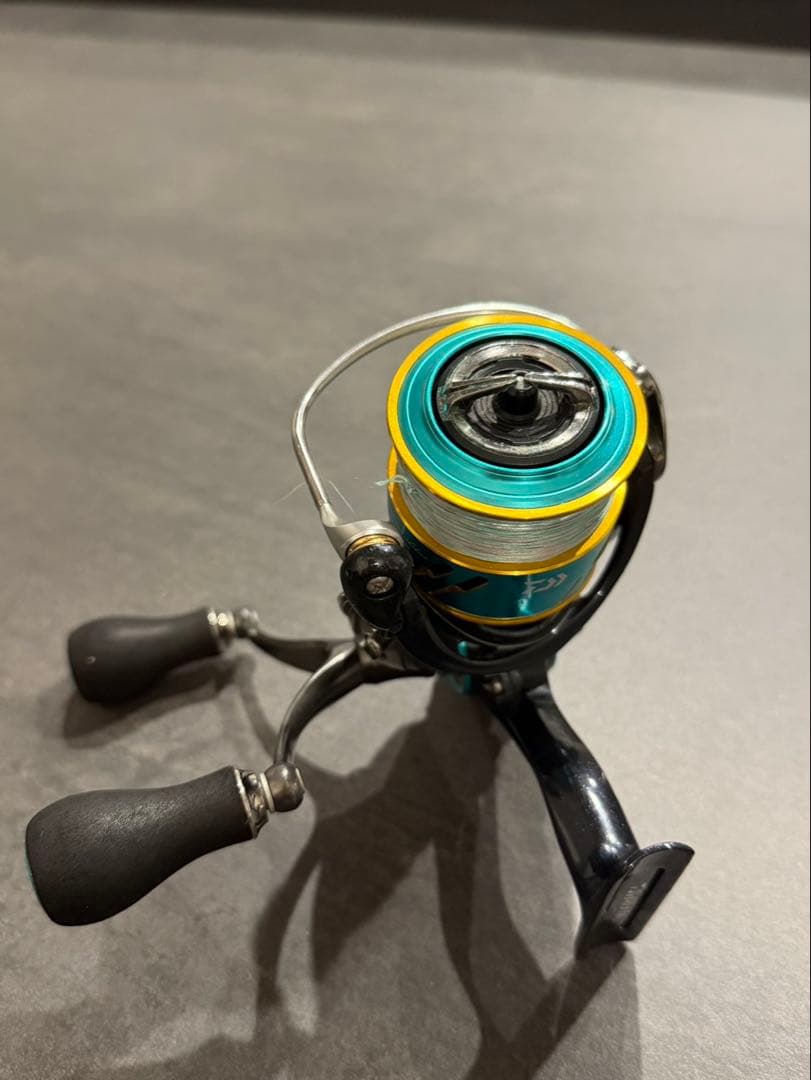 Emeraldas MX 2508PE-DH リール